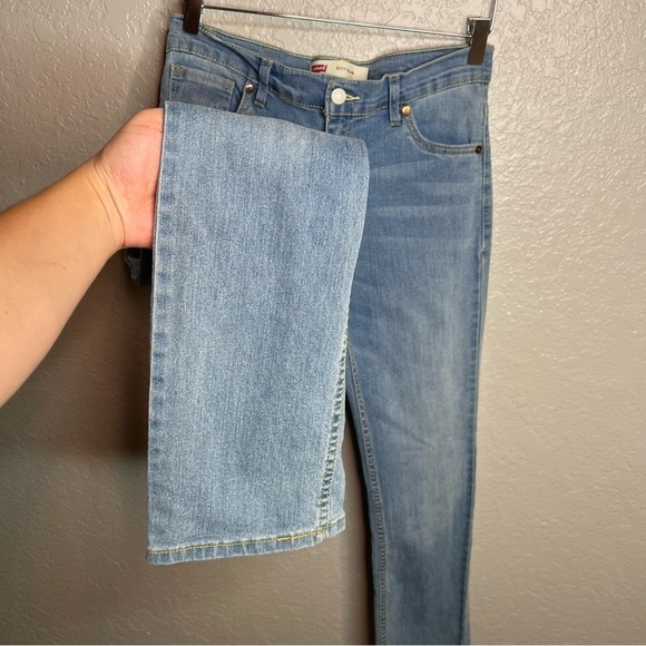BNWOT Levis LightWash Slim Fit Jeans - Picture 3 of 9